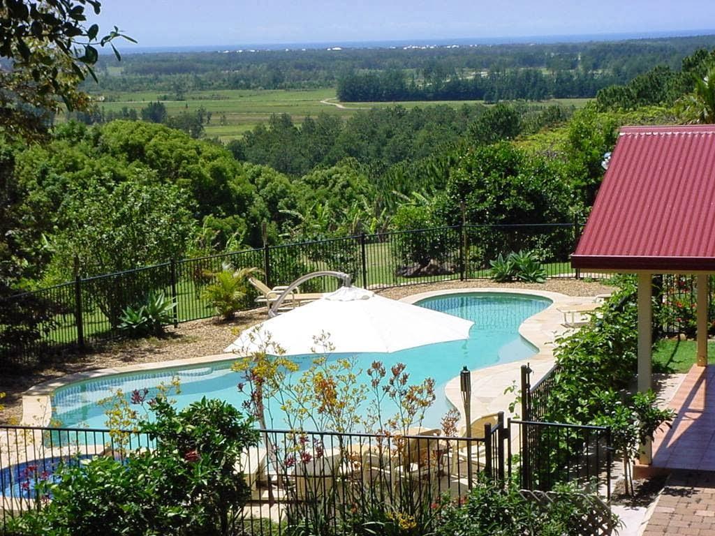 Tropical Coast Retreat - Pet Friendly - Adult Only