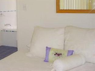 Country house Tropical Coast Retreat - Pet Friendly - Adult Only *