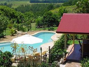 Tropical Coast Retreat - Pet Friendly - Adult Only *