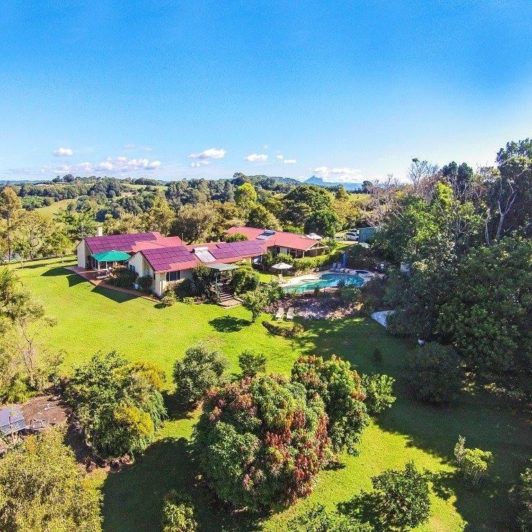 Tropical Coast Retreat - Pet Friendly - Adult Only *